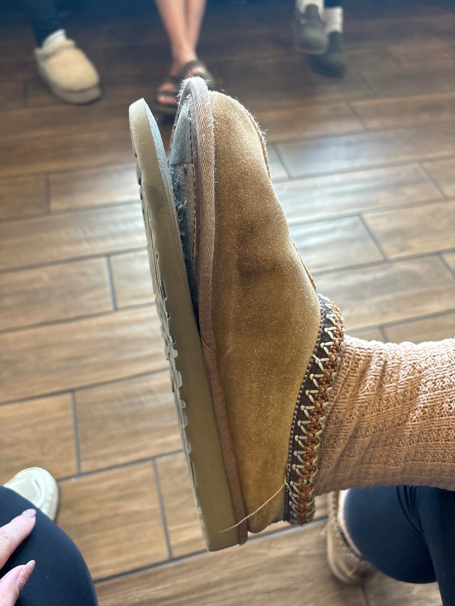 natalieisabel_'s tweet photo. @UGG what’s good????? Size 8 https://t.co/2BlZa7PWMp