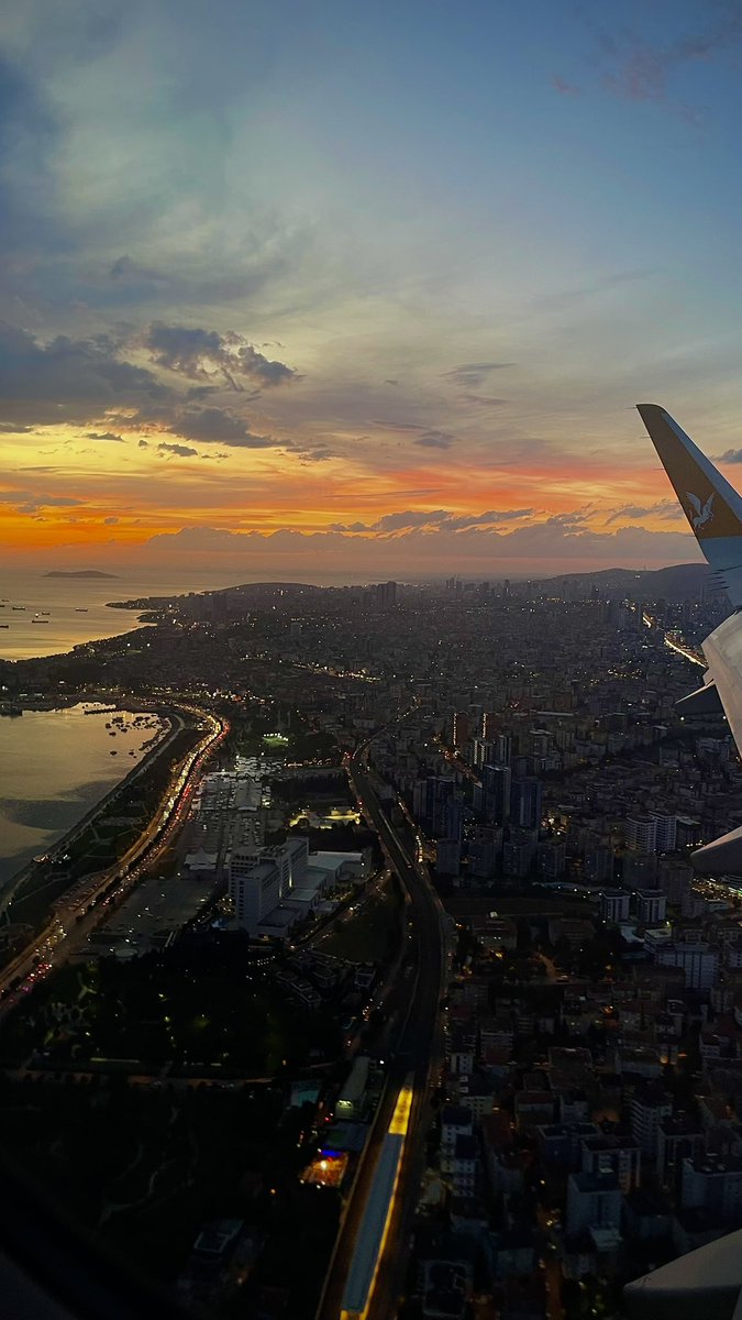 windrmains's tweet image. sunsets i wanna hear your voice