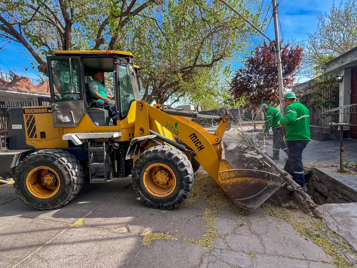 lasherasmza's tweet image. #ObrasPúblicas 🚧 Durante la semana, se realizó la limpieza de acequias y cunetas de los distritos de El Plumerillo y Ciudad de Las Heras.