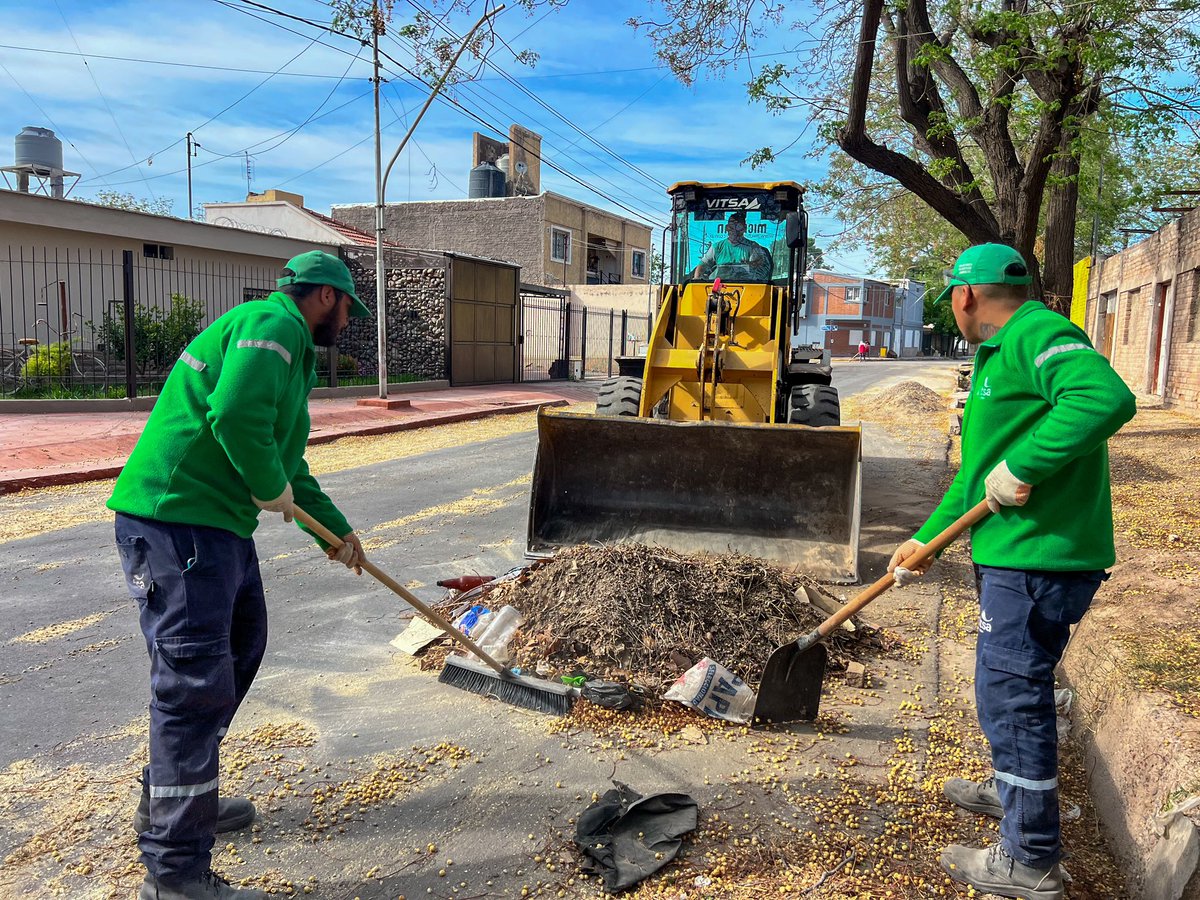 lasherasmza's tweet image. #ObrasPúblicas 🚧 Durante la semana, se realizó la limpieza de acequias y cunetas de los distritos de El Plumerillo y Ciudad de Las Heras.