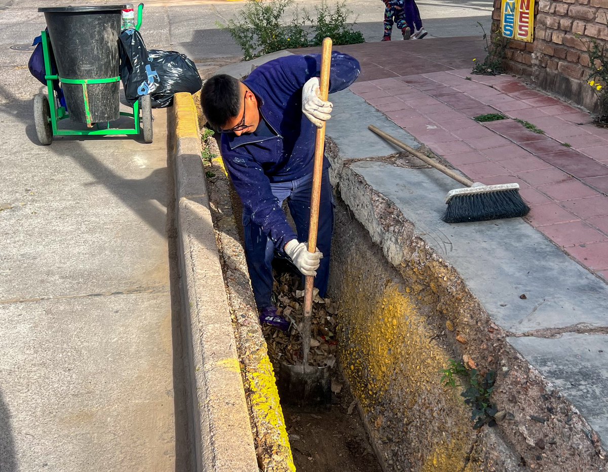 lasherasmza's tweet image. #ObrasPúblicas 🚧 Durante la semana, se realizó la limpieza de acequias y cunetas de los distritos de El Plumerillo y Ciudad de Las Heras.