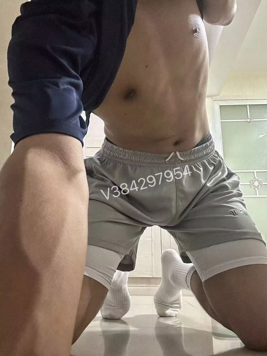 MuMu384297954's tweet photo. 黑皮骚公狗 可狼也可奶 求极品1M 最爱1Ｓ，SM来者不拒，优就好，一起骚 https://t.co/x3RUPt86ji