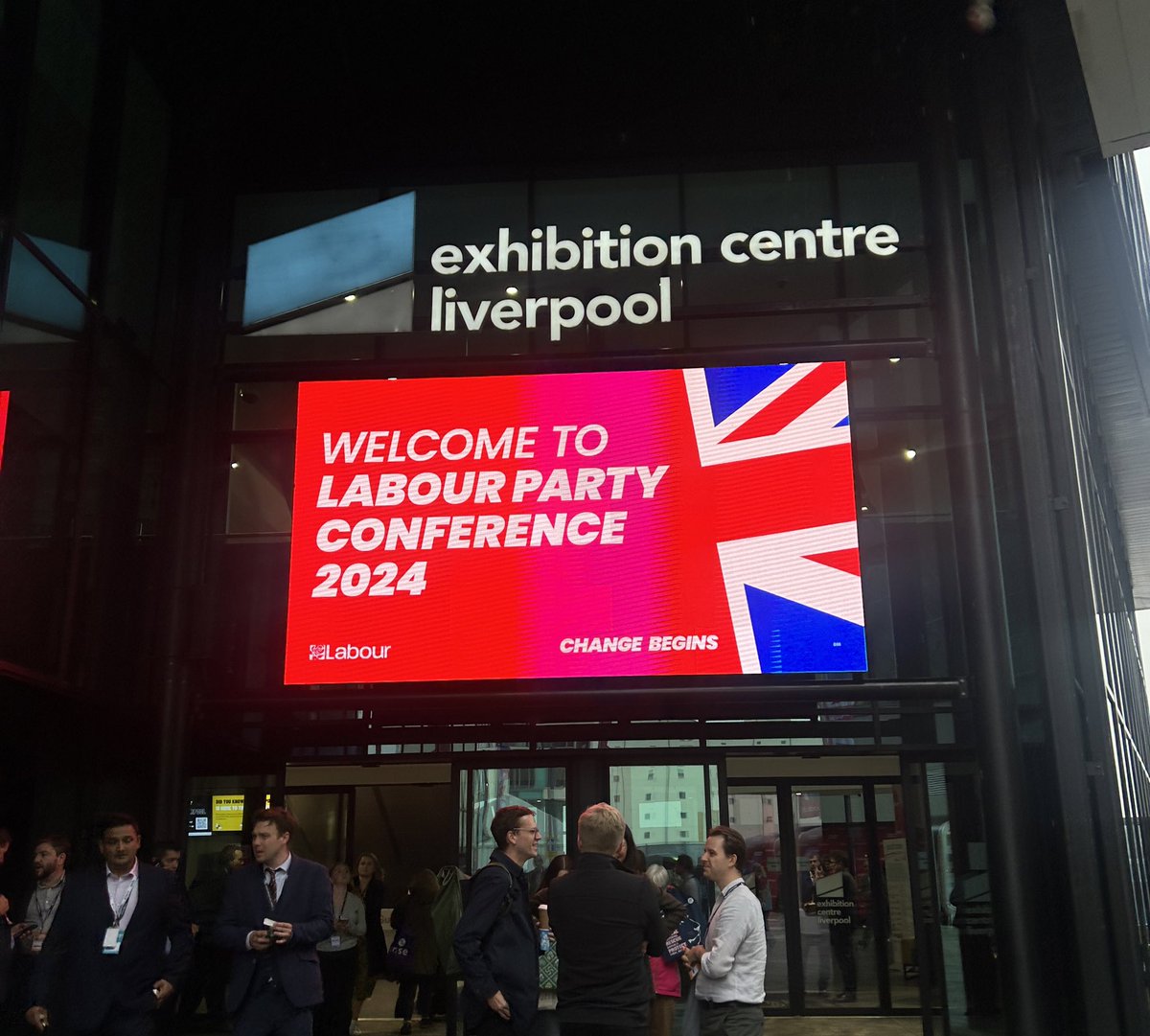 DeHavilland has arrived at #Lab24 - ready to cover many fringe events across the next few days