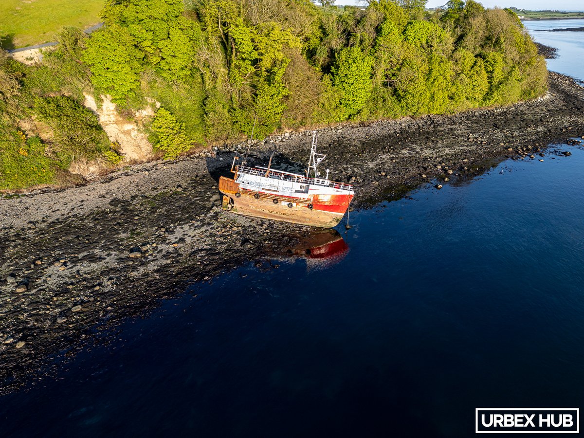 🚢 The Mellifont Shipwreck

Strangford Lough, Ireland's largest inlet, is not just an #AoONB, but home to the shipwrecked Mellifont. Once a rescue vessel, it now rests abandoned since April 2024, raising pollution concerns in the Lough.
Report: urbexhub.com/the-mellifont-…
