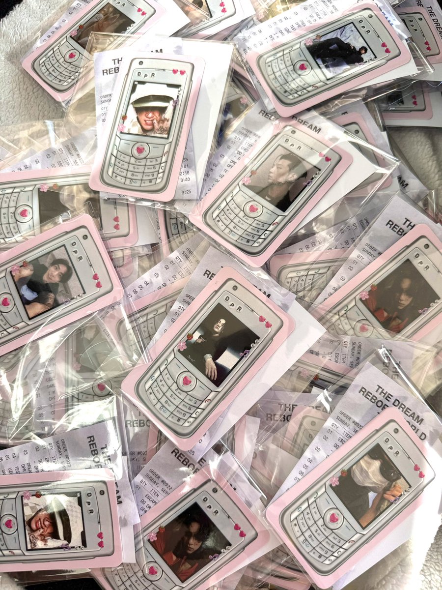 pepistudios_'s tweet photo. DPR THE DREAM REBORN HOUSTON FREEBIES ʚ₍ᐢ. ̫ .ᐢ₎ ♡₊˚✧ ゚
gonna hand these out later today ! i only have about 100~ comes with one random pc, and a receipt that has the setlist, but I ran out of receipts so only a few wont come with them !!
#DPRinHOUSTON #DPRWORLDTOUR https://t.co/iNsmX1zdM9