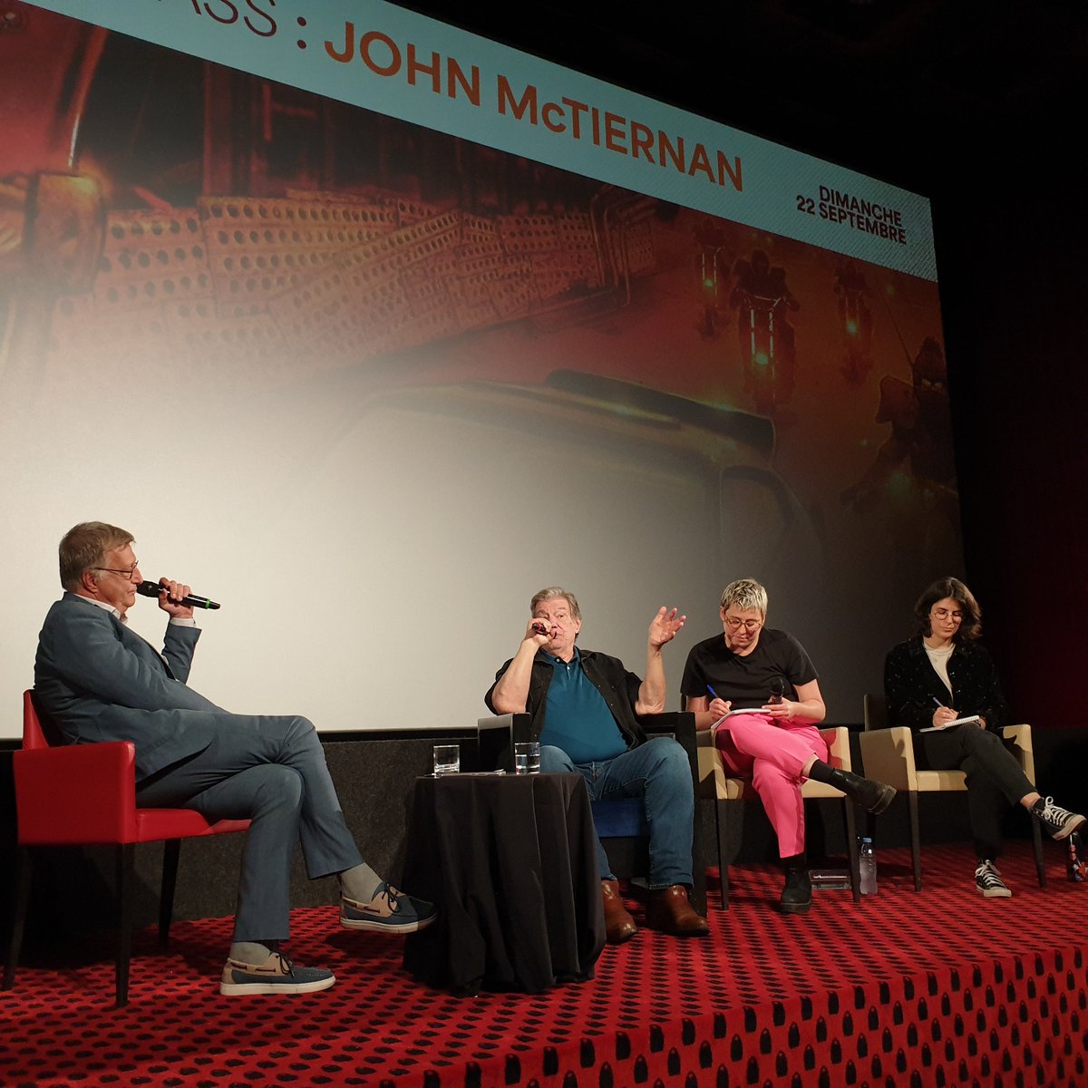 InfiniDetail's tweet photo. Masterclass #JohnMcTiernan animée par Jean-François Rauger. Merci au @FantasticStras ainsi qu'aux deux traductrices présentes pendant la rencontre 🎬
#JohnMcTiernan #strasbourg #FEFFS #FEFFS2024 https://t.co/2ACekhwkG3