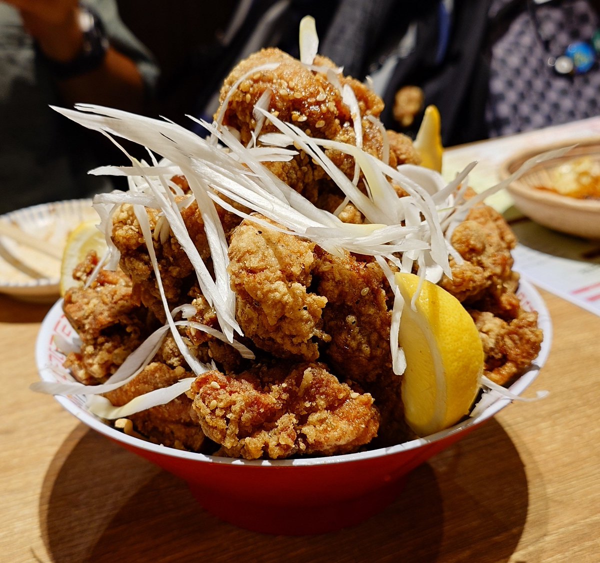 あやめりよさんとIKAさんと創作空間cafeアトリエで色紙交換会したり居酒屋でバカの唐揚とクリームソーダキメたりしてきました!!!楽しかった〜!!! 