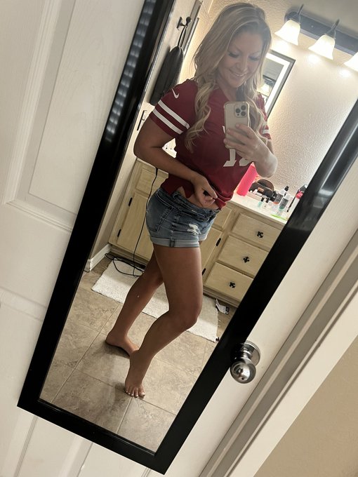 You know what day it is !!!!! Sunday funday 🙌🏈  Niner touchdown titties ! https://t.co/6WMRLUvj9J<a href="/tag/touchdowntitties"class="tags"><span>#touchdowntitties</span></a>