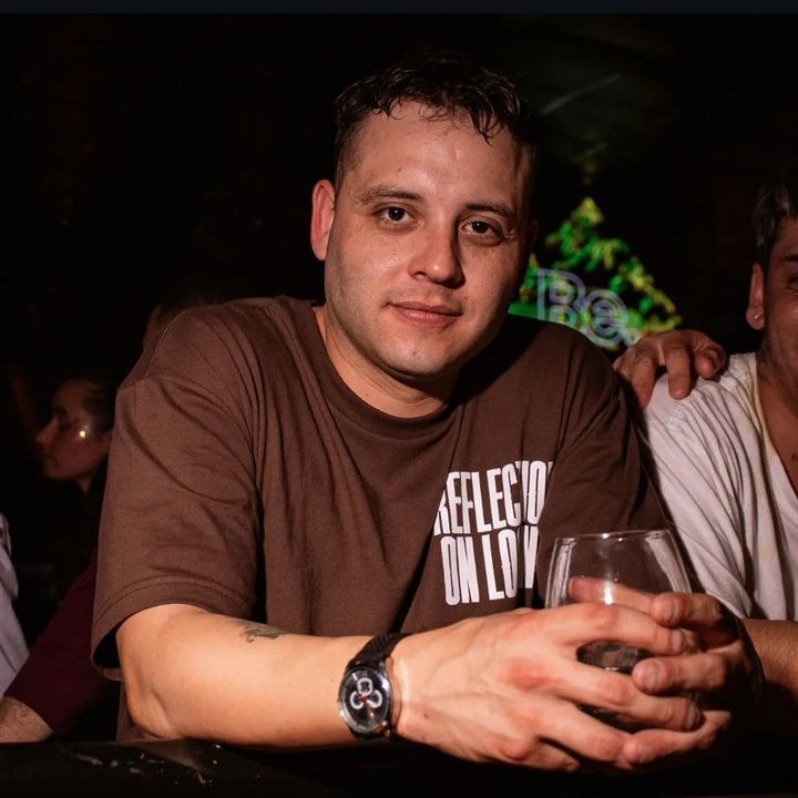 Esta es la cara de la lacra más grande que existe, esta es la cara de un golpeador más, un hijo de puta, de un enfermo, yo me pregunto hasta que vas a llegar? A matarme? Amenazarme que me vas a desaparece, que se viralice la cara de este psicópata enfermo mental.
