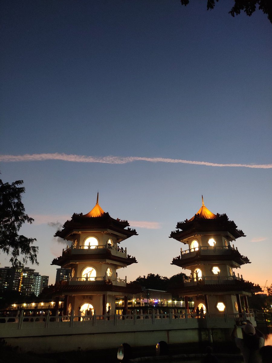 kasilingam_m's tweet photo. A famous traditional feature of Chinese architecture is the Stone Boat structure. Its design and architectural beauty are considered to be a fine art that has been praised by people throughout the world 🌎
.
.

#silentgraphy #silentgraphylove #photooftheday  #chinesegarden https://t.co/4f9ifBoZOC