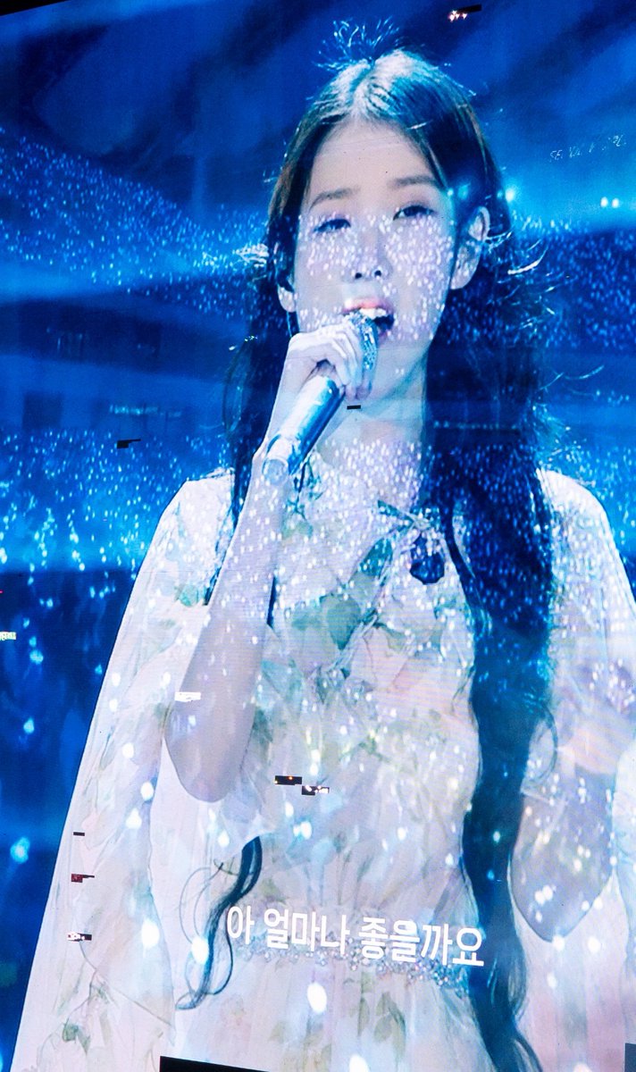 240922 IU hereh world tour concert encore: the winning 마지막날. 벌써 100번째 콘서트라니 .첫콘에서 함께한 날이   얼마 안된거 같은데 아니 벌써. 전국일주때 . 첫 일본콘 함께하며 많이도 들엇던 라판. 오랜만에 들어서 참 좋았던.200번 300번쭈욱 사람들에게 즐거움을 주는 공연을 보여줘U *^^
