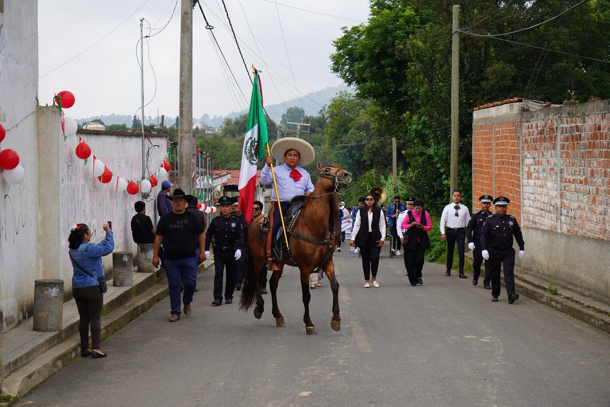 Juntas y juntos, así vivimos el desfile conmemorativo al 214 Aniversario de la Independencia de México. 🇲🇽🐎 

Agradezco la participación y unión de instituciones educativas presentes en este gran desfile con orgullo mexicano en Juan C. Bonilla. 

#PepeCinto
#JuanCBonilla