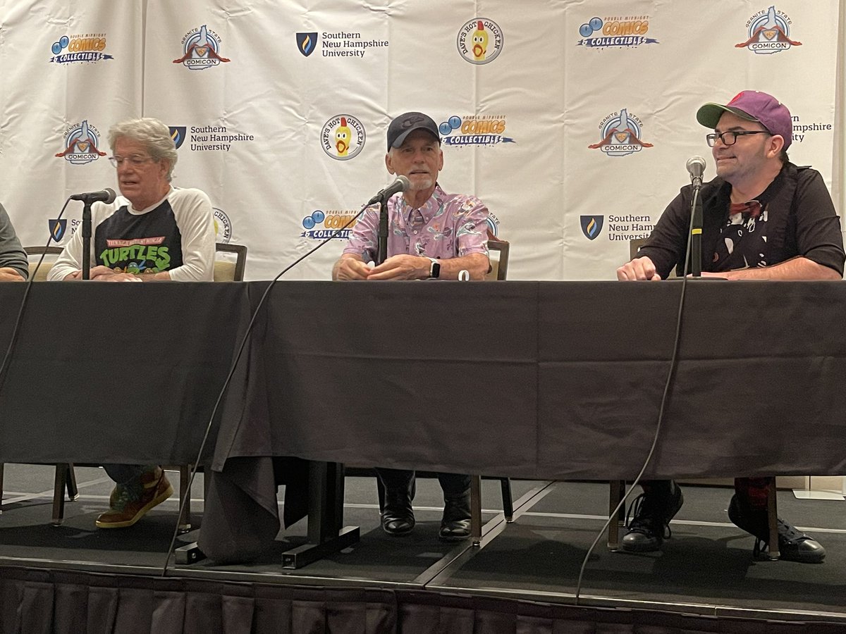 Thagodfire's tweet photo. Panel incroyable au #GraniteCon avec les comédiens de doublage de l’animé #TMNT grosse pensée pour Peter Renaday (Splinter) et James Avery (Shredder) qui nous ont quittés.
45mn de rires, de joie, d’émotions et d’amour pour les fans. https://t.co/qhHAAENrte