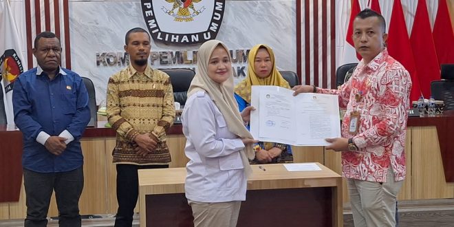 InfofakfakMedia's tweet photo. Ditetapkan Sebagai Paslon Pilkada Fakfak, Laga Ulang Segera Dimulai https://t.co/Rcg9Y7oorX https://t.co/eyTRlTXuRP