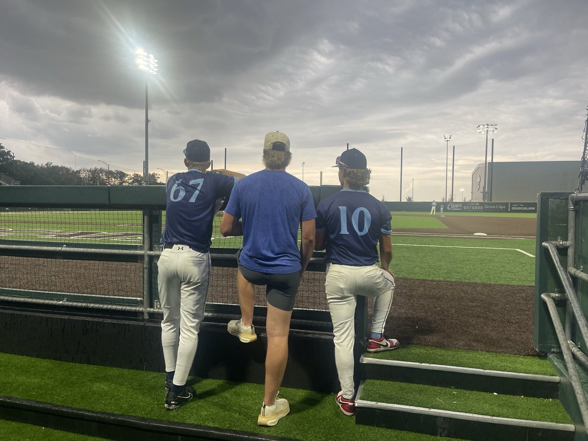 BaseballSkutt's tweet photo. Skyhawk Alum @BrummundSam  came to Kansas State to watch current Skyhawks @ElamEaston and @BubbaDay2027 play Saturday afternoon. Great to see Sam and catch up on his fall season @cloudbaseball https://t.co/DSOlQugSTZ