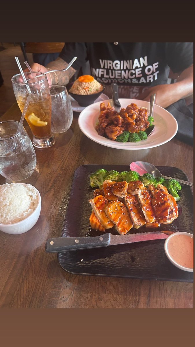 Slinzaay's tweet photo. &amp; let’s appreciate the good eats https://t.co/tVo0yyrc64