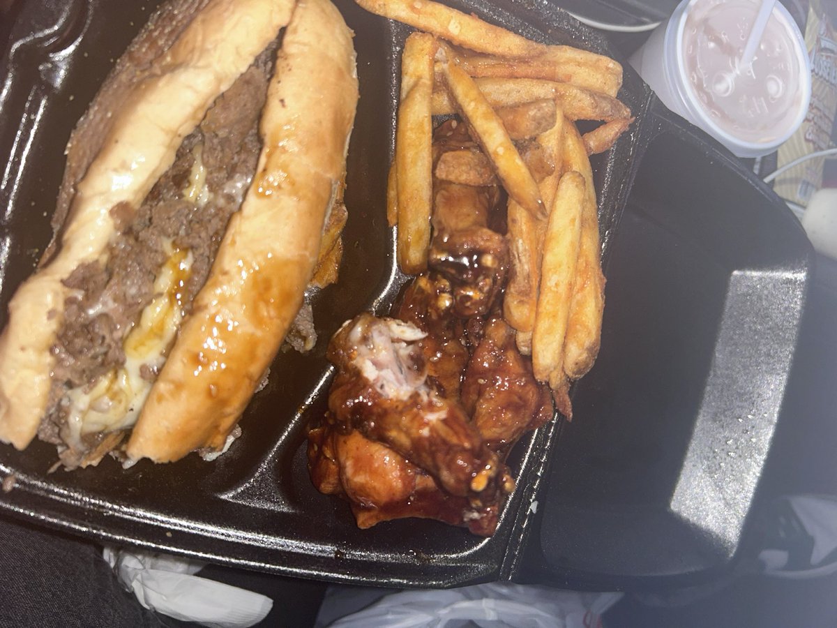 Slinzaay's tweet photo. &amp; let’s appreciate the good eats https://t.co/tVo0yyrc64