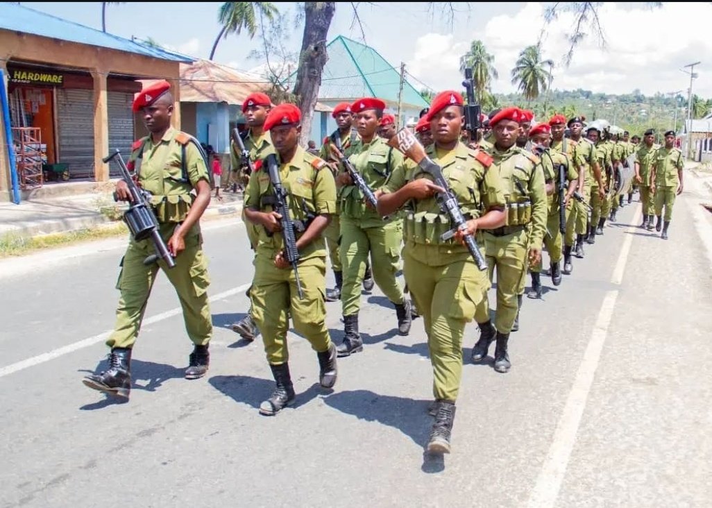 tanpol's tweet photo. TUMEAPA KUILINDA NCHI YETU, RAIA NA MALI ZAO.

Kamanda wa Polisi Mkoa wa Lindi Kamishna Msaidizi wa Polisi John Makuri amewaongoza Maafisa, Wakaguzi na Askari wa vyeo mbalimbali kwenye Doria za miguu na magari https://t.co/1ZK6gacOWU