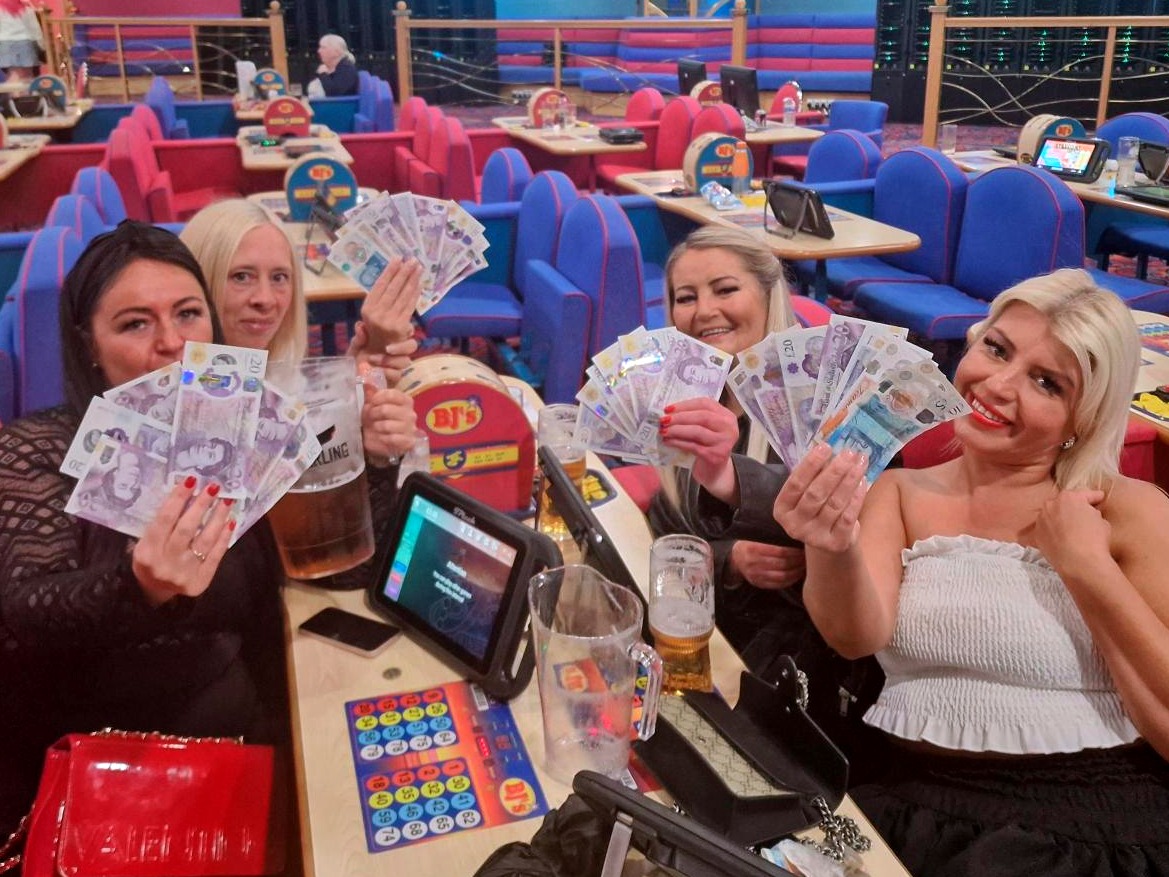 BjsBingoLeigh's tweet photo. Girls 💅 just wanna have fun 🎶 Congrats to all our winners!

With exciting games of bingo 🙋‍♀️ and slots 🎰 together with fantastic value food 🍔 and drinks 🍻 BJ’s, if you haven't BIN-GO! https://t.co/jLXOt4u7jW https://t.co/yxO5gbc7Rt
