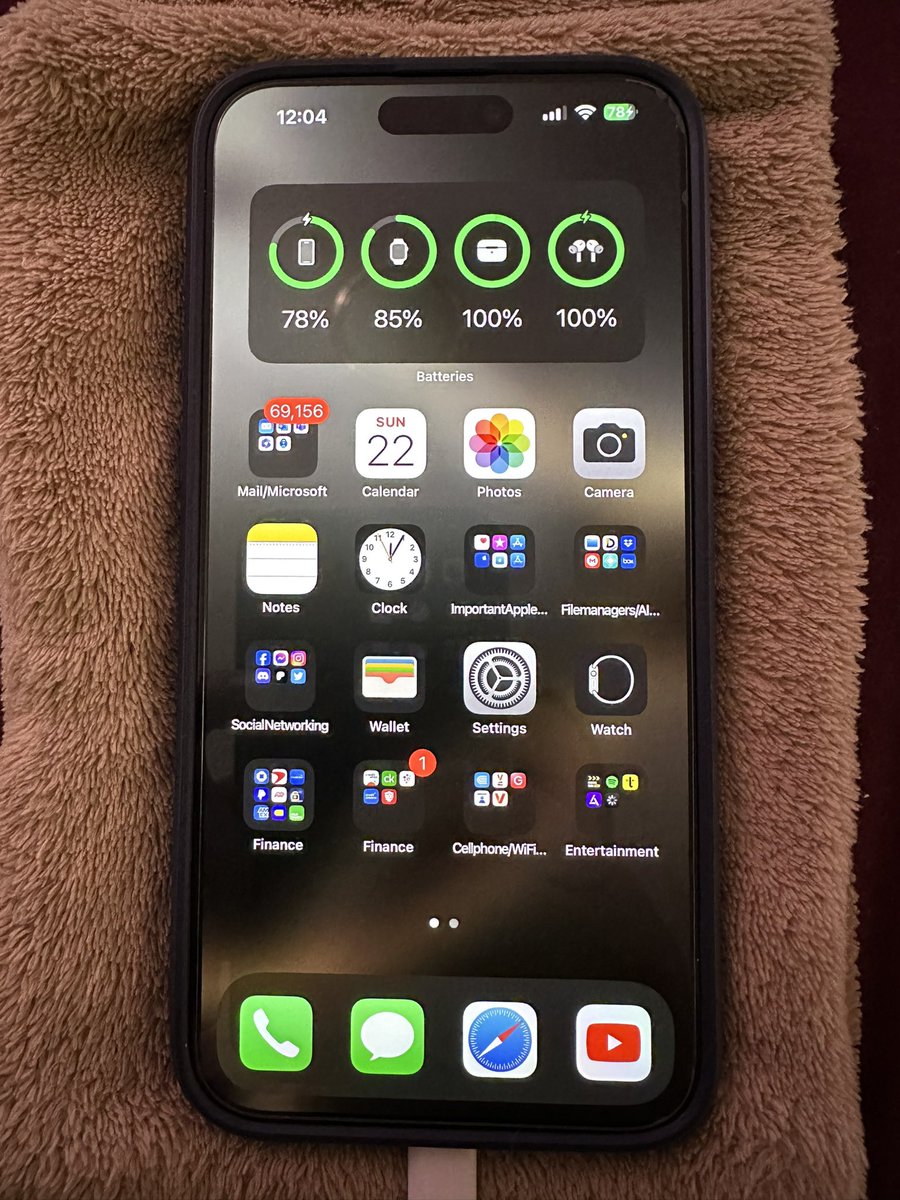 cmuscio74's tweet photo. @appleascent 15 Pro Max Natural Titanium https://t.co/lhFa5VgdnH