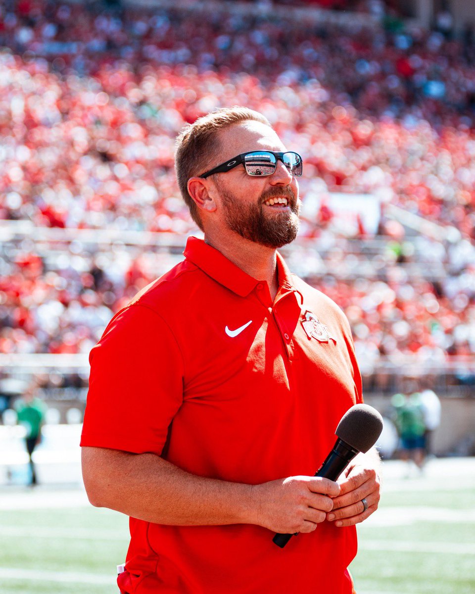 JHaire03's tweet photo. One of the more special moments since we’ve been in Columbus…

Once in a lifetime opportunity to lead 103,000+ in the O-H!!!

Buckeye Nation is strong &amp; special…

The BEST is yet to come! 

#GoBucks https://t.co/soNO4rk7T7
