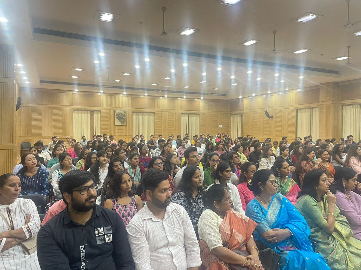 DigvijayHoPE's tweet photo. Thank you to all the incredible women  participants who unlocked the power of financial independence and empowerment today with @LXMEofficial & @wicciindia today.
The journey to financial freedom starts here! #MAYA #FinancialIndependence 

@SharmaAkarshika @UrzChetan @Anant__Prakash @PritiRathiGupta @archanasinghphd @RidhiKD @nsitharaman