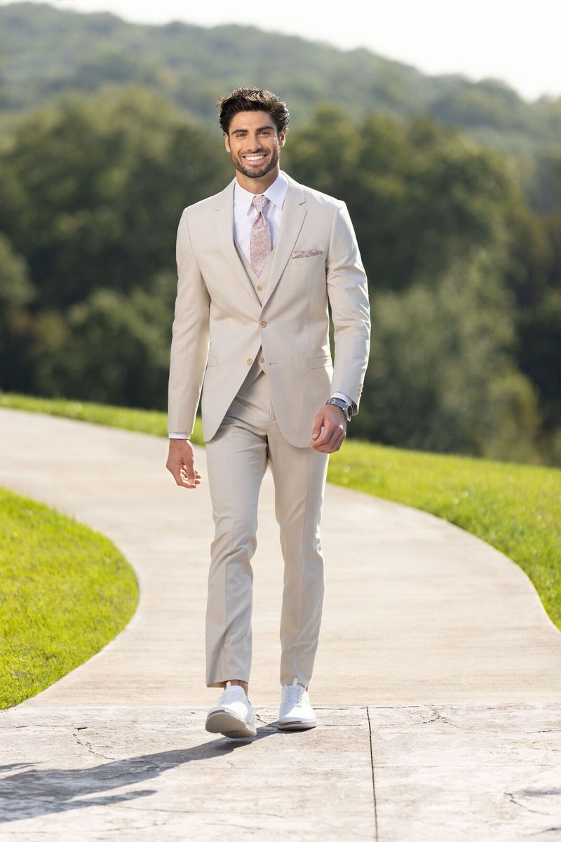 SMH_ATELIER's tweet image. "Renting a custom tan suit from Sean M Horton Atelier for your wedding day: Because even if the weather's hot, your style should be even hotter! 🔥💍👔 #TanSuit #WeddingStyle #SeanMHortonAtelier"