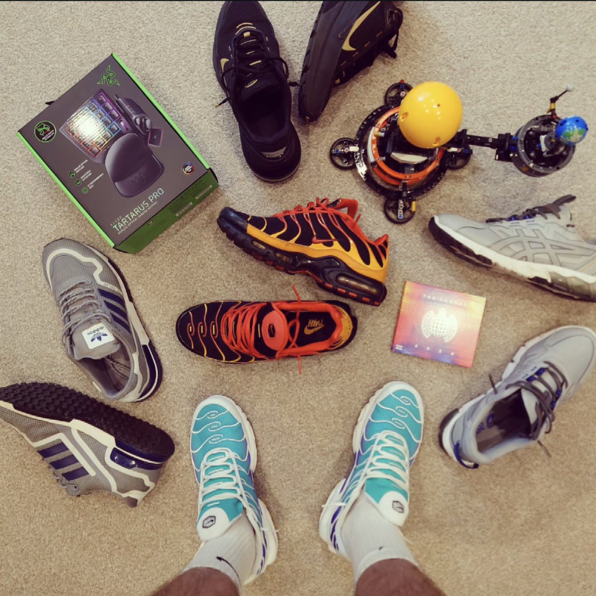 willspilsbury's tweet photo. I never shared what I got for my birthday! 🙈😁😍🎉 In fact I haven't shared anything for weeks! I shall correct that 😉 Hope everyone is well and enjoying their kicks! More pics to follow.. 😘😘 #niketns  #razertartarus #ministryofsound #legoorrery #asicsgel #adidas #zx750hd https://t.co/2FjyssXaYu