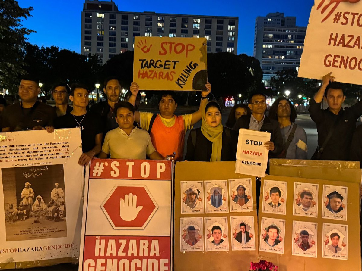 RezaiHakim's tweet photo. Protest gegen den fortgesetzten Völkermord an den #Hazara in Afghanistan, in Berlin, Deutschland.  

#StopHazaraGenocide https://t.co/z1SVFFBE1P