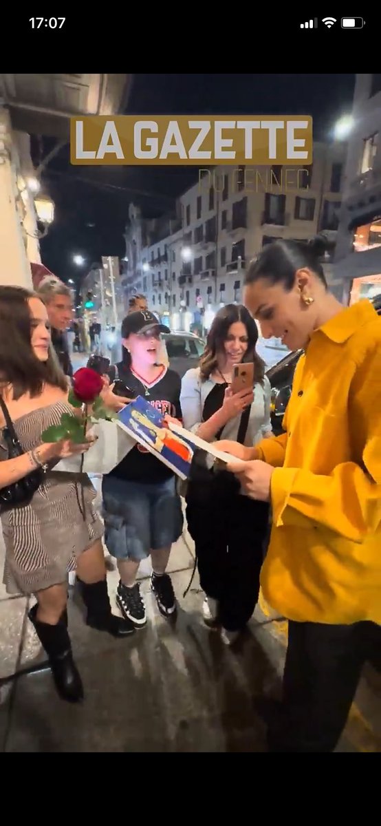 ImaneKhelife's tweet photo. Imane Khelif has incredible charisma.
What her receive a beautiful rose at the end🌹
#QueenImane👸🏽
https://t.co/VCEFOS4rtf https://t.co/yQJBfRD2I6