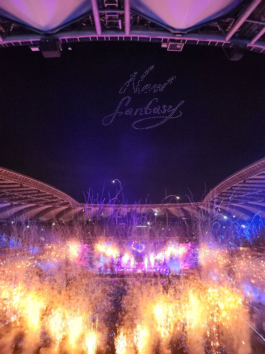 iushiteru's tweet photo. the way the fireworks formed heart😭❤️‍🔥 https://t.co/csw4BrgBH8