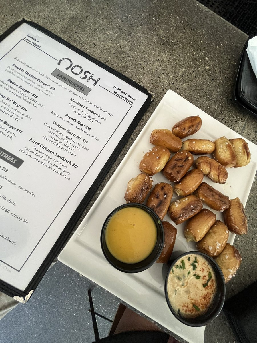 taylormannix103's tweet photo. No better way to start an NFL Sunday! #NoshKitchenBar #NFL https://t.co/7gwDPL6fVF
