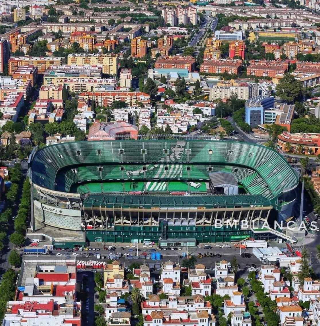 Mi casa. Tu casa. Nuestra casa. El Benito Villamarín.

No hay lugar más bonito en el mundo.