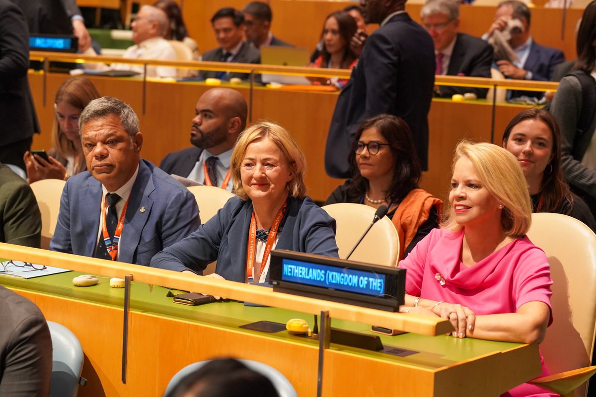 KingdomNL_UN's tweet image. Historic moment! The #PactForTheFuture has been adopted at #UNGA79.

#KingdomNL is proud to have played a key role for future generations &amp;amp; to have @EvelynPMAruba 🇦🇼 &amp;amp; the PM of Sint Maarten🇸🇽 present to witness this milestone in shaping #OurCommonFuture. 👏