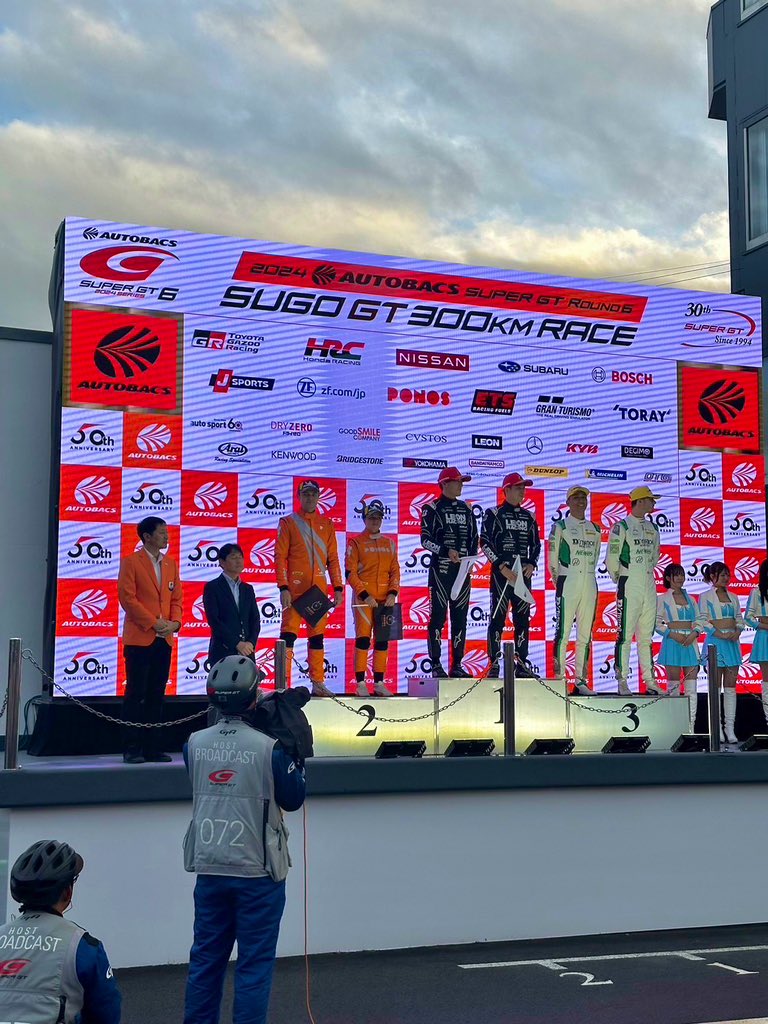 aono_akane's tweet photo. 菅生戦の結果は、ponos racingはなんと2位で表彰台へ🏆✨
悪天候の中でしたが、必死にアタックする姿に感動しました！1番かっこよかったです🥹悔しい気持ちはありますが次戦に期待を込めて、、、！！
皆さんも暖かくして体調崩しませんように！ https://t.co/gTUYZlmuTP