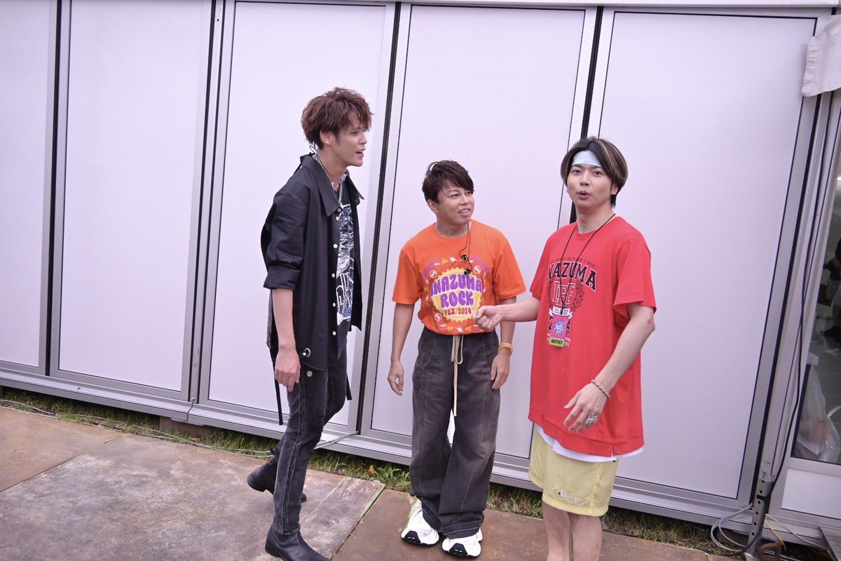 FEST_INAZUMA's tweet photo. 【#西川出没中👀】

本番を終えた
宮野真守さんをお出迎え！

偶然通りかかった
NEWSの増田貴久さんと
3ショット📷

#イナズマロックフェス #IRF24 https://t.co/zQKp6TxAHs