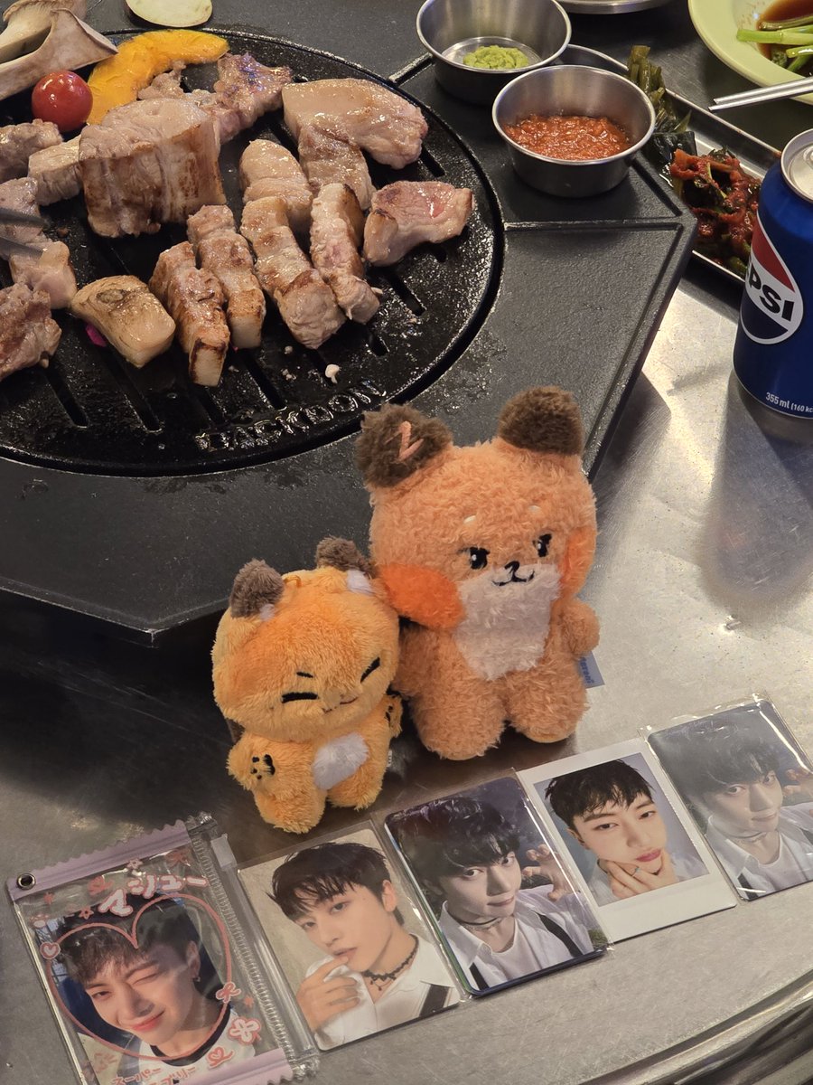 loveismatthew's tweet photo. ㅋㅋㅋㅋ 막콘 끝나고 고기~ ˚₊·—̳͟͞͞♡

#석메추 https://t.co/6mc8BzBQpy
