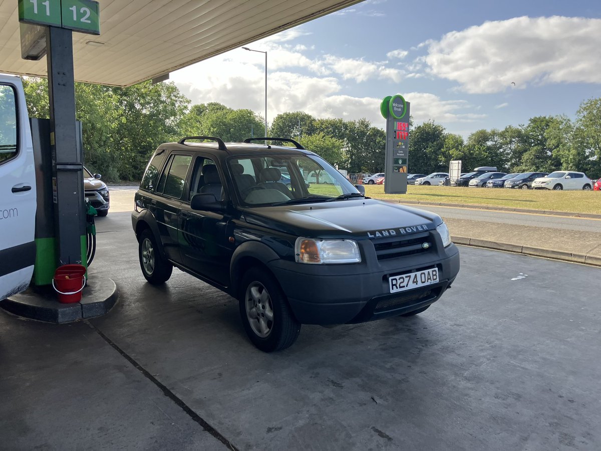 I’m trying to save this pretty rare and very early Freelander. Once fixed, every penny will go to charity. If anyone on #weirdcartwitter can spare us a few quid it goes to a very good cause. Please share too! Thanks x 

gofundme.com/manage/save-an…