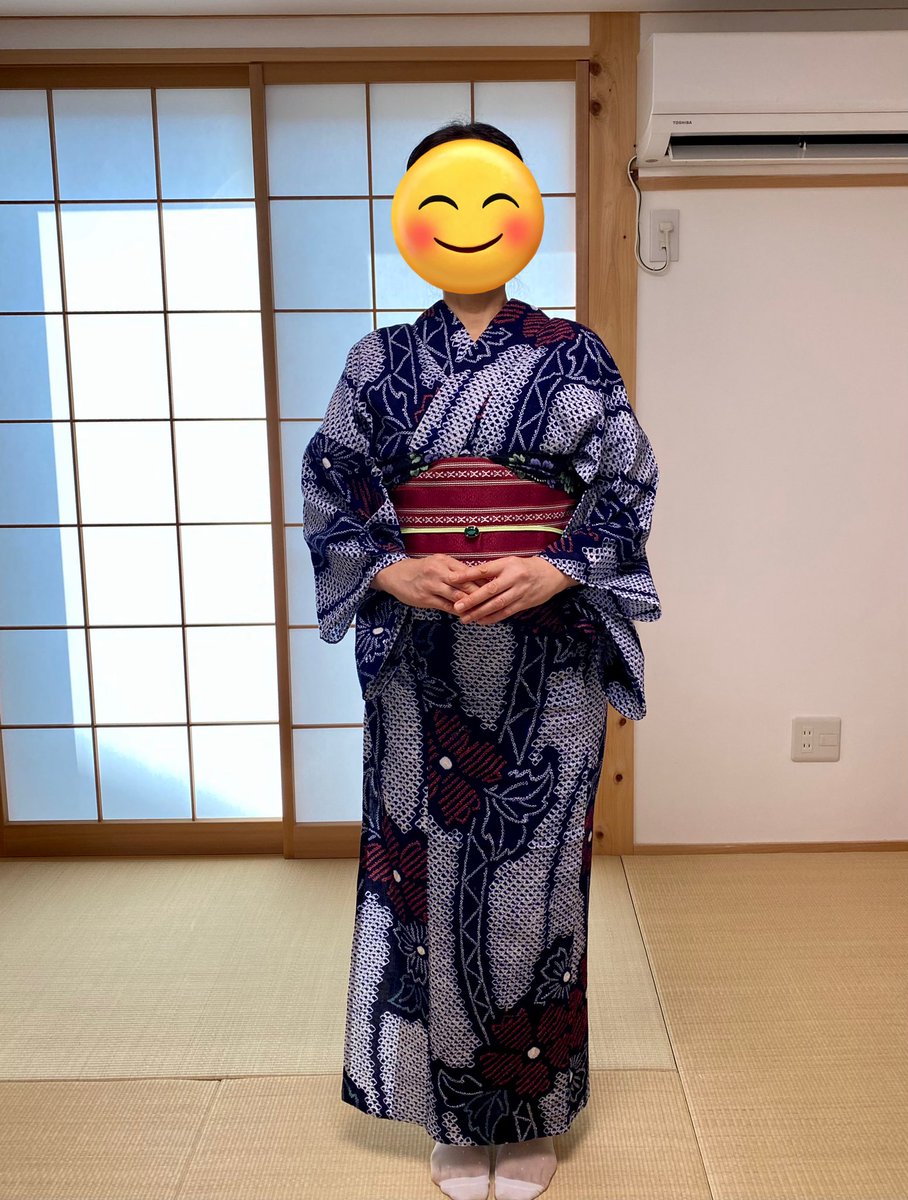 melodymsa's tweet photo. 着付け教室
3回目の浴衣着付けです

お母様から譲り受けた有松絞り浴衣
お母様は身長が低いそうですが‥
背の高いお嬢様にピッタリのサイズ
お母様の愛情を感じます✨

長い半幅帯は柔らかな化繊
三重紐で大人可愛いアレンジ
帯���げの代わりのレースも可愛い💓 https://t.co/dVKuFNlNI2