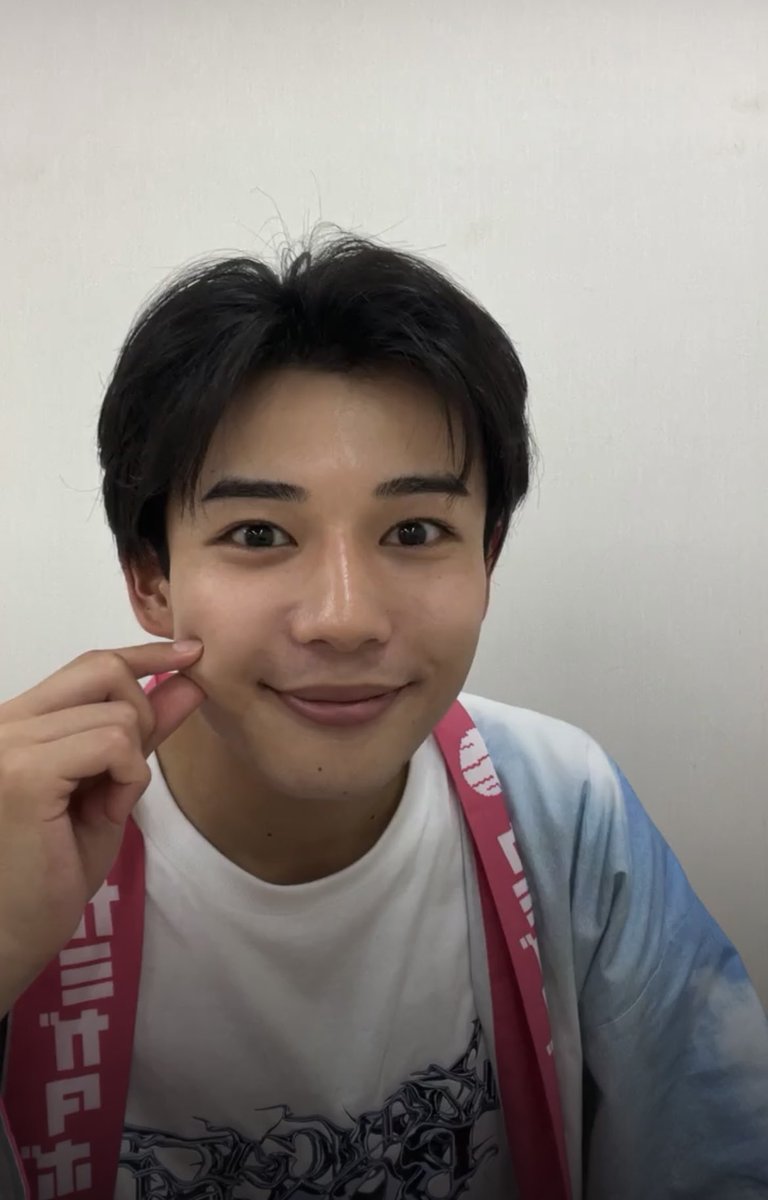 mopukichi's tweet photo. ゲリラインライ滑り込みで
急なファラオで笑った😂

#長尾謙杜 #ゲリラインライ https://t.co/0nqyfj2ehO