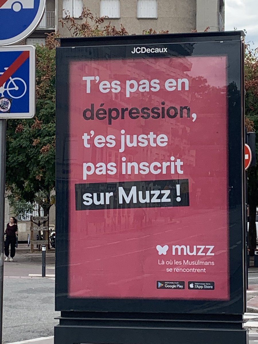 femme ridicule tweet media