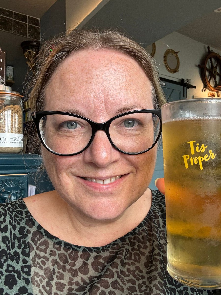 gilesy_bec's tweet photo. Nice half pint of Misty Maid @SPI_Kingswear after a decent walk #kingswear https://t.co/AsFdtWypjB