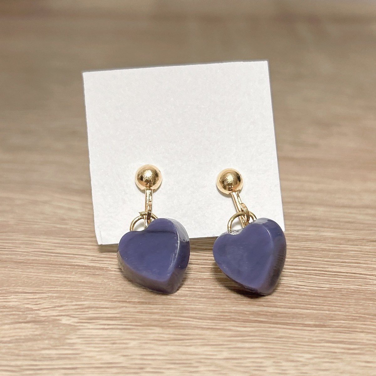 handmade_relia's tweet photo. ☆新商品です☆
①レジンイヤリング(ハート)
~紫×黒~
②レジンイヤリング(ひし形)
~白×茶マーブル~
#Relia #Creema #アクセサリー #accessory #ハンドメイド #handmade #レジン #レジンアクセサリー #イヤリング #earring #新商品 #姫路 #オシャレ #自由 #好き #楽しむ https://t.co/hjP5zQhTcs