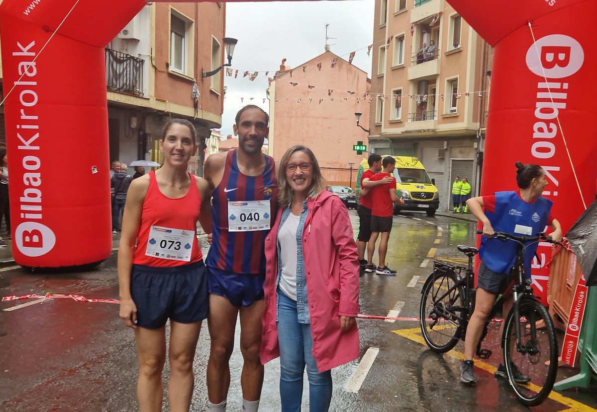 ItxasoErroteta's tweet photo. #Milla urbana de #Uribarri. Zorionak partehartzaile guztiei! Eta eskerrik asko #Handiko elkarteari eta kolaboratzaile guztiei, "Lopa", el gran cocinero del barrio, nuestro atleta Ugaitz Pérez, #Matiko Kultur Elkartea, Gailurra, Aldapan Gora,el club de #JaviConde, #Bilbao #kirola https://t.co/6jNgftDMb5