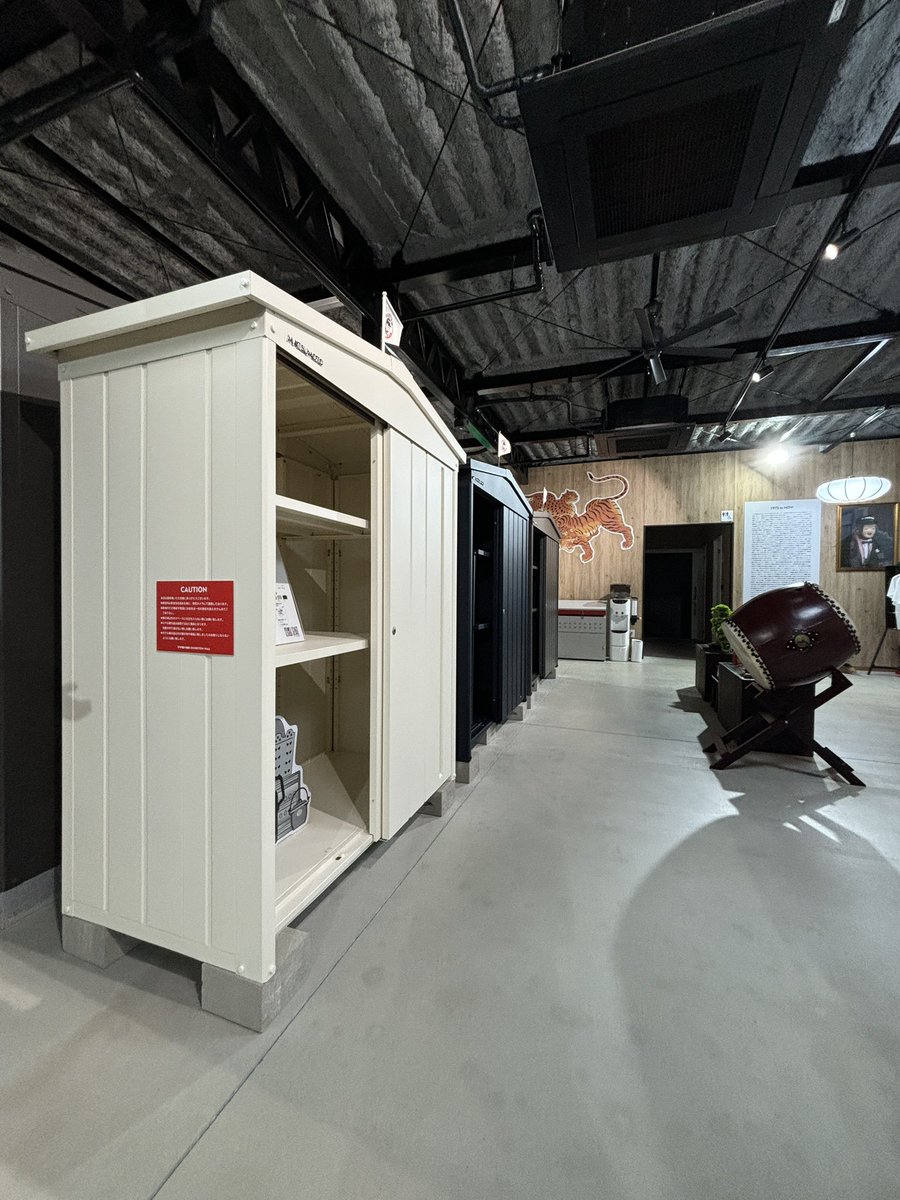 yan_he41778's tweet photo. 連休最終日は
マツモト物置EXHIBITION HALLに
足を運んでみませんか？
画像はNIIZA EXHIBITION HALLです。
web siteの来場予約ホームを
ご利用いただけます。
https://t.co/FJYgO3jUbW
＃マツモト物置　＃物置　＃松本雄一郎商店
＃フジ産業　＃mstore ＃セイリーハウス https://t.co/EZGdSrghEb
