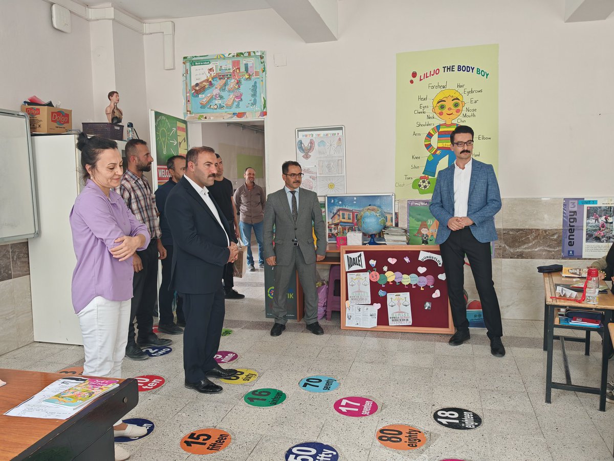 Kaymakamımız Enes Talha Ulusoy, Çakıllar İlkokulu'nu ziyaret ederek öğretmen ve öğrencilerimize başarılı bir eğitim-öğretim dönemi diledi.