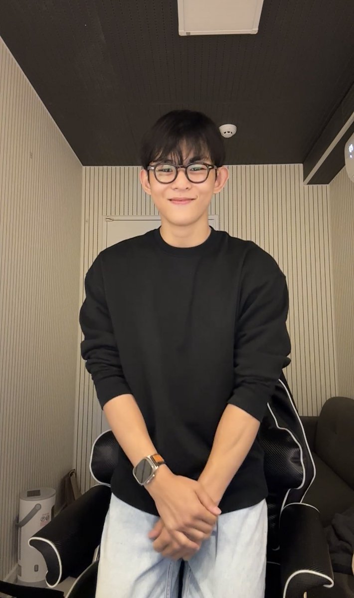 ohmekims's tweet photo. 헤헷 https://t.co/zYVvEizd67