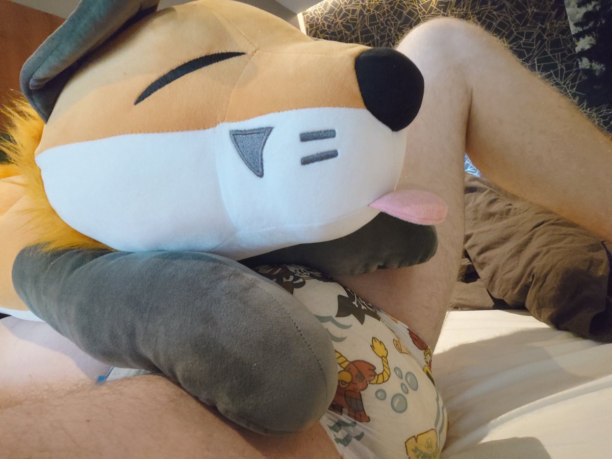 feuchtfuchs's tweet photo. foxfox cuddles https://t.co/gyegeATOSr