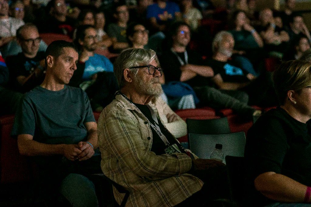 Una pequeña degustación de lo que fue el gran día de ayer. Una penúltima jornada del #BRetina9 memorable.
Tenéis el álbum completo en nuestra web b-retina.cat/resumen-fotogr…
<a href="/mundoplustv/">Mundoplus.tv</a> <a href="/terror_weekend/">TerrorWeekend.com</a> <a href="/cinecutre/">Cinecutre / CutreCon / SalaZeta</a> <a href="/autotrackingfes/">Autotracking Fest</a> <a href="/CortoEspana/">Premios Fugaz - CortoEspaña</a> <a href="/radiocornella/">Ràdio Cornellà</a>