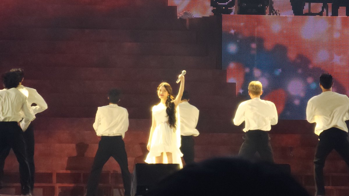 rengkkyu's tweet photo. 240922 2024 IU HEREH WORLD TOUR CONCERT ENCORE : THE WINNING 아이유 상암 앙콘

너랑 나

#아이유 #IU
#THE_WINNING #HEREH_ENCORE
#아이유콘서트 #IUconcert
#IU_100th_WIN_n_ING https://t.co/u8Gsw54u5O